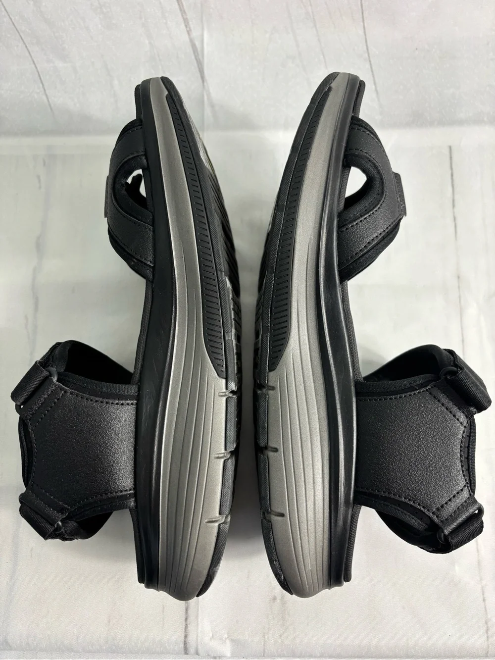 Skechers Men's Go Walk Workout Walker Hook & Loop Strap Sandals Sz 12
